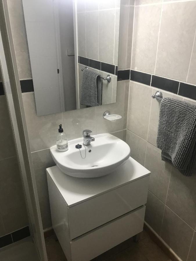 Centrally Located And Comfortable In 4b Apartment